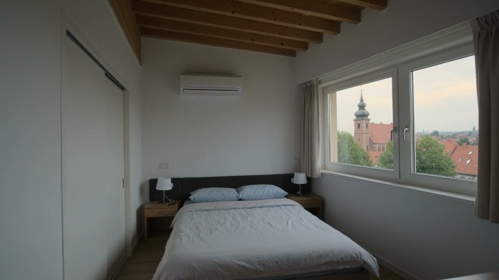 Split-Klimaanlage im Schlafzimmer — leise Kühlung im Sommer
