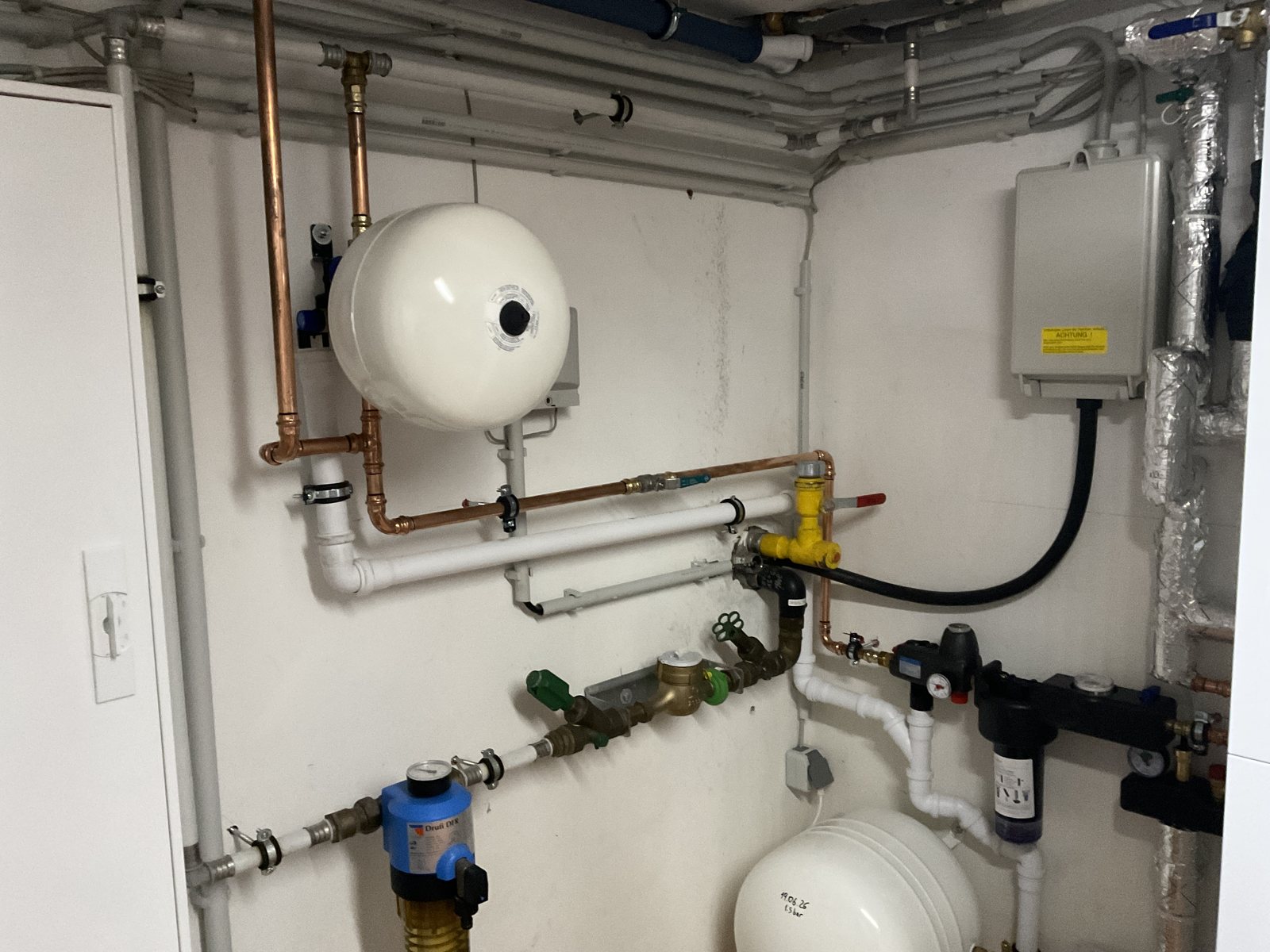 Vaillant-Anlage mit Warmwasserspeicher, weiteres Foto