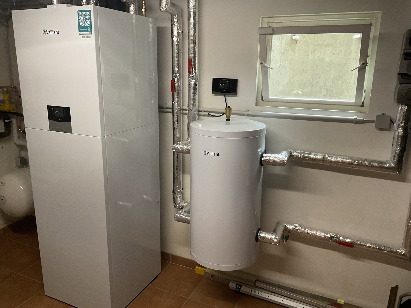 Vaillant-Anlage mit Warmwasserspeicher, TECHNIKRAUM